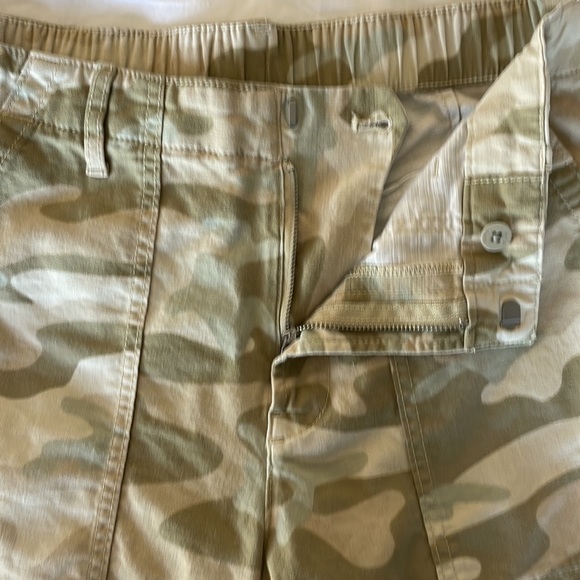 Girlfriend Utility Camo Joggers with Washwell - Picture 4 of 7